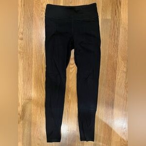 Girl’s Athleta legging size 12. Good condition. No pocket on thigh.